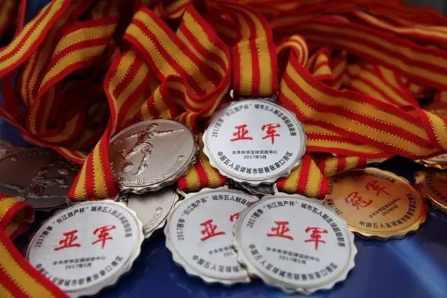 切尔西锁定法国国脚铁卫，拉克鲁瓦六年长约镇守蓝桥，阿隆索补全防线